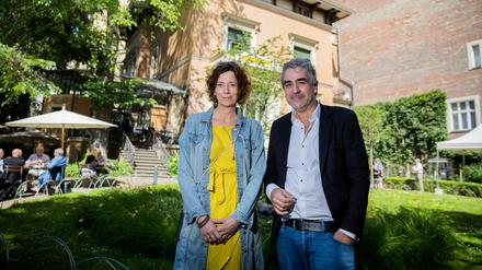 Deniz Yücel und Eva Menasse vom PEN Berlin 