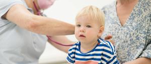 In Berlin haben derzeit immer mehr Kinder Atemwegserkrankungen.