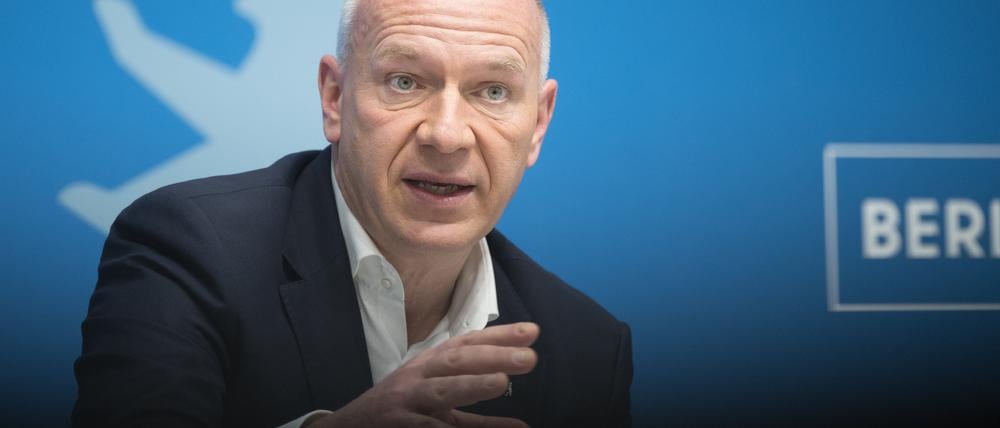 Kai Wegner (CDU), Regierender Bürgermeister von Berlin, spricht nach einer Sitzung des Berliner Senats im Roten Rathaus.