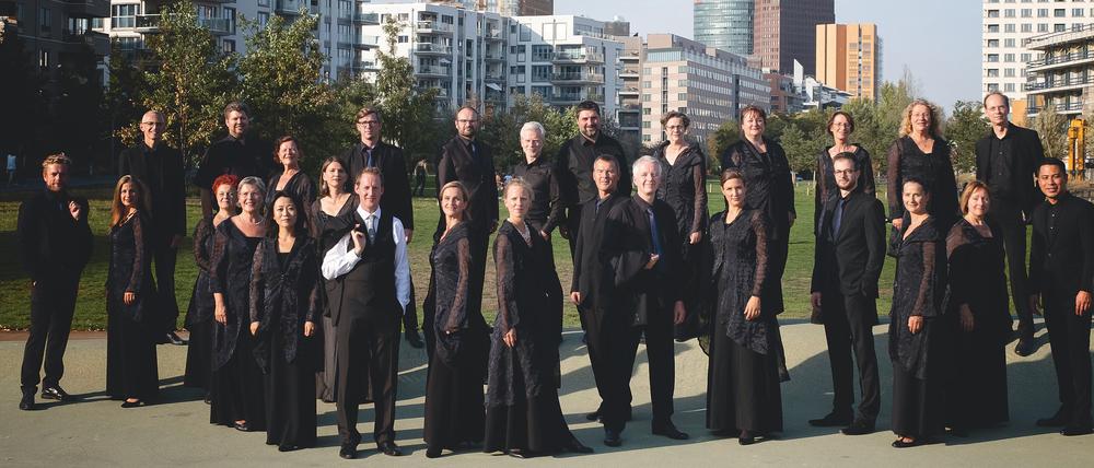 Klangbotschafter der deutschen Hauptstadt: der Rias Kammerchor vor der Kulisse des Potsdamer Platzes.