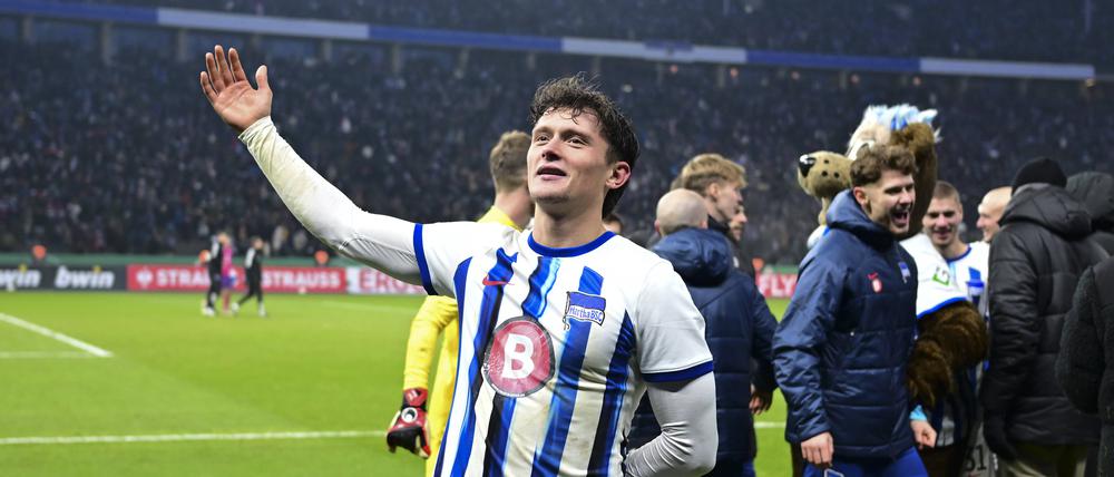 Habe die Ehre. Fabian Reese verzückt bei Hertha BSC das Publikum.