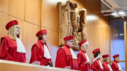 Der Zweite Senat des Bundesverfassungsgericht in Karlsruhe (Archivbild vom 17.12.2023).