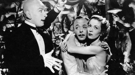 Bettina Moissi im Film „Der Apfel ist ab“ von 1948 neben Arno Assmann und Bobby Todd.