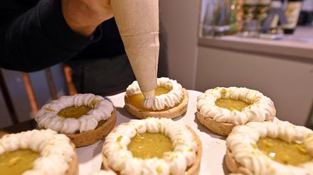 In der Brahmii - Eis & Macaron Manufaktu kann man Backkurse verschenken.