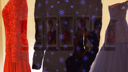 Ein Kleid, das früher Prinzessin Diana gehörte, wurde nun für über 1,1 Millionen Dollar versteigert.