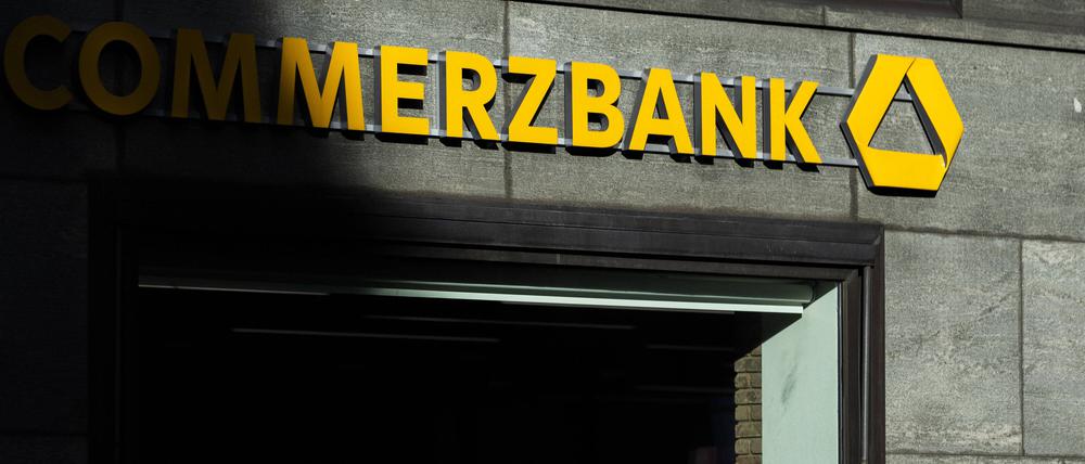 Das Logo von der Commerzbank, aufgenommen in Berlin, 02.02.2022. Berlin Deutschland *** The logo of Commerzbank, taken in Berlin, 02 02 2022 Berlin Germany Copyright: xFlorianxGaertner/photothek.dex 
