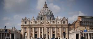 Der Petersplatz während des Angelusgebetes von Papst Franziskus.