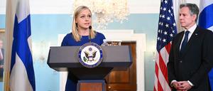 Finnlands Außenministerin Elina Valtonen und ihr US-Amtskollege Antony Blinken beim Treffen in Washington.