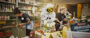 Die Tiertafel in Berlin-Lichtenberg stellt sicher, dass alle Haustiere angemessen versorgt werden, auch wenn ihren Besitzern die finanziellen Mittel fehlen. 