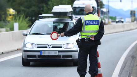 Grenzkontrolle am deutsch-österreichischen Grenzübergang Walserberg.