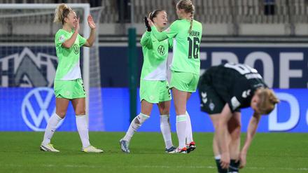 Tabellenführer. Schlussjubel beim VfL Wolfsburg.