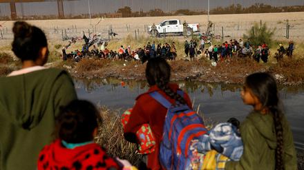Migranten an der Grenze von Texas zu Mexiko. 