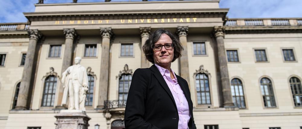 Julia von Blumenthal vor der HU. Auch an der HU gab es Proteste gegen eine vermeintlich zu einseitige Position der Leitung zum Nahost-Konflikt.
