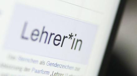 Das gegenderte Wort Lehrer*in am 14.07.2023 im Wikipedia-Artikel mit der Überschrift „Gendersternchen“.