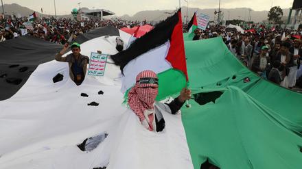 Die jemenitische Huthi-Miliz hat den Angriff der Hamas auf Israel gefeiert.