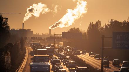 Stau am Morgen auf der A113 stadteinwärts in Höhe Abfahrt Johannisthaler Chaussee. 