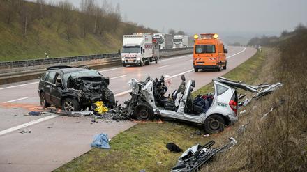 Drei Menschen starben bei dem Unfall auf der A38.