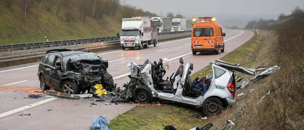 Drei Menschen starben bei dem Unfall auf der A38.