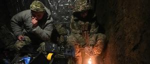 Ukrainische Soldaten nahe Bachmut. 