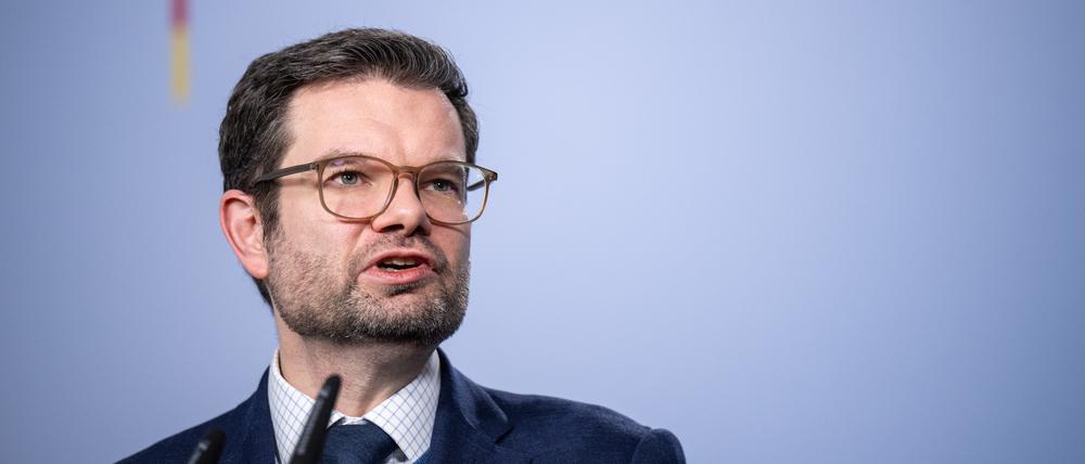 Marco Buschmann (FDP), Bundesminister der Justiz, wurde in der Universität Warschau nicht von allen freundlich empfangen.