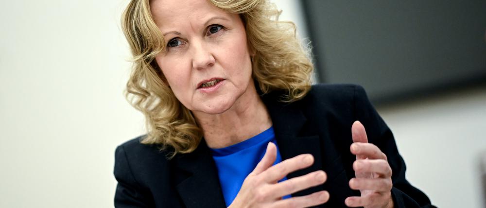 19.12.2023, Berlin: Steffi Lemke (Bündnis 90/Die Grünen), Bundesministerin für Umwelt, Naturschutz, nukleare Sicherheit und Verbraucherschutz spricht im dpa-Interview. Foto: Britta Pedersen/dpa +++ dpa-Bildfunk +++
