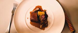 Penkingente dry aged, Schwarzwurzel & Quitten-Mole.