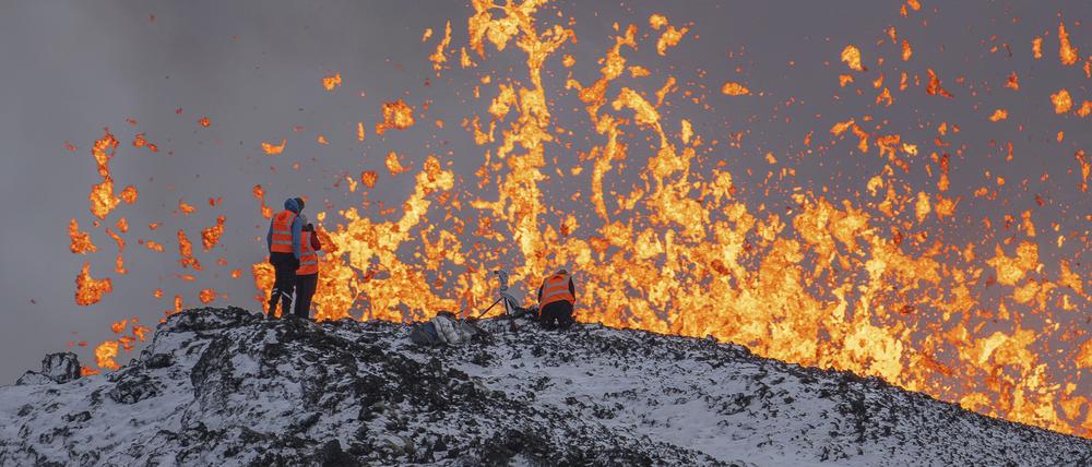 Bis zu 1400 Grad heiß ist die Lava, wenn sie in Island an die Erdoberfläche schießt, hier ein Bild aus dem Dezember 2023.