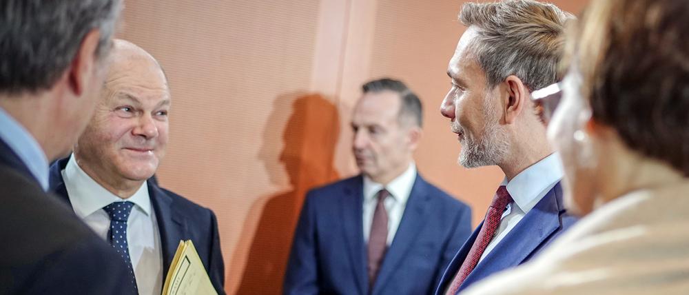 Bundeskanzler Olaf Scholz und Christian Lindner bei einer Sitzung des Bundeskabinetts.