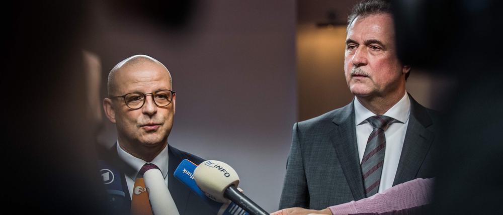 Wann finden sie wieder zueinander? DB-Personalvorstand Martin Seiler beantwortet eine Frage im Beisein von GDL-Chef Claus Weselsky.