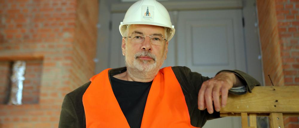 Wieland Eschenburg, Vorstand der Stiftung Garnisonkirche Potsdam, im Altarraum der Kirchenbaustelle.
