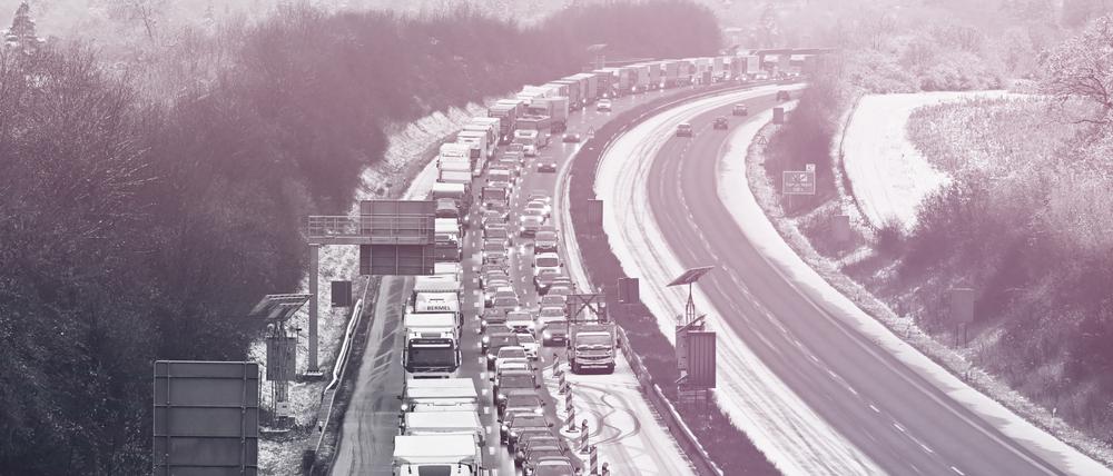 Stau auf der Autobahn: Wird es so auch vielerorts über Weihnachten aussehen?