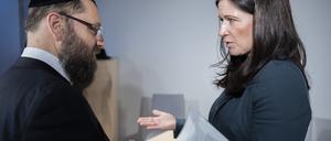 Rabbiner Yehuda Teichtal und Bildungssenatorin Katharina Günther-Wünsch (CDU) 