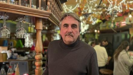 Norbert Raeder arbeitet seit fast 30 Jahren in der Kultkneipe „Kastanienwäldchen“.