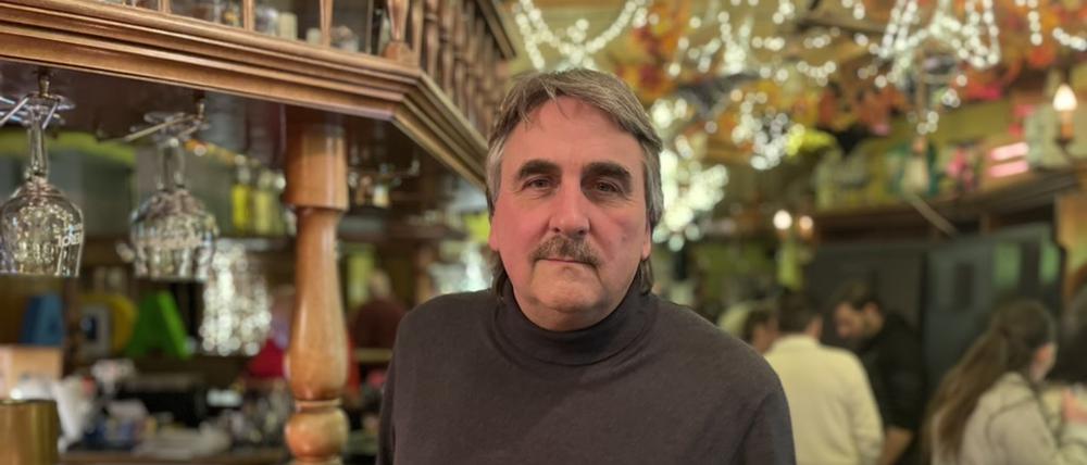 Norbert Raeder arbeitet seit fast 30 Jahren in der Kultkneipe „Kastanienwäldchen“.