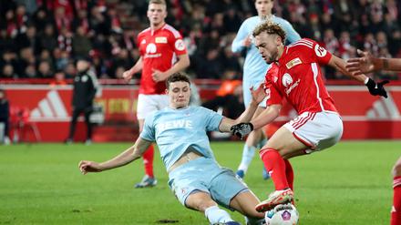 Benedict Hollerbach (re.) erzielt das erlösende 1:0 für den 1. FC Union Berlin.
