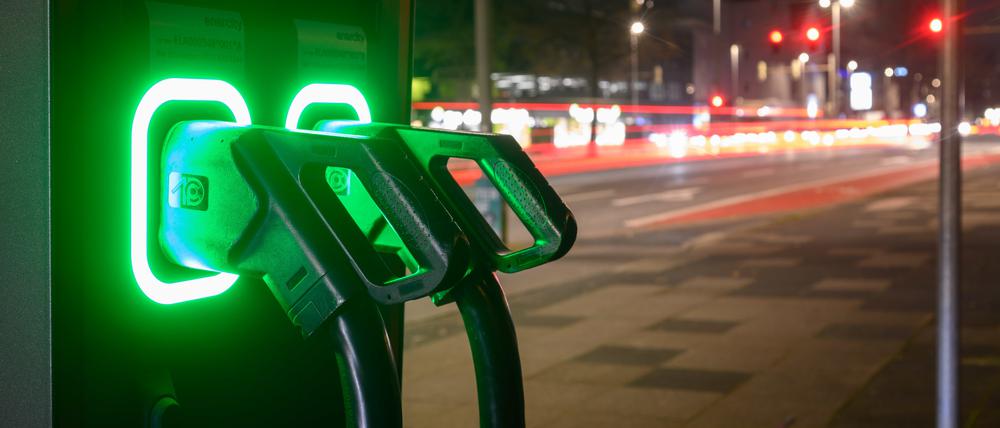 Je mehr E-Autos in Deutschland unterwegs sind, desto mehr sinken die Steuereinnahmen des Bundes.