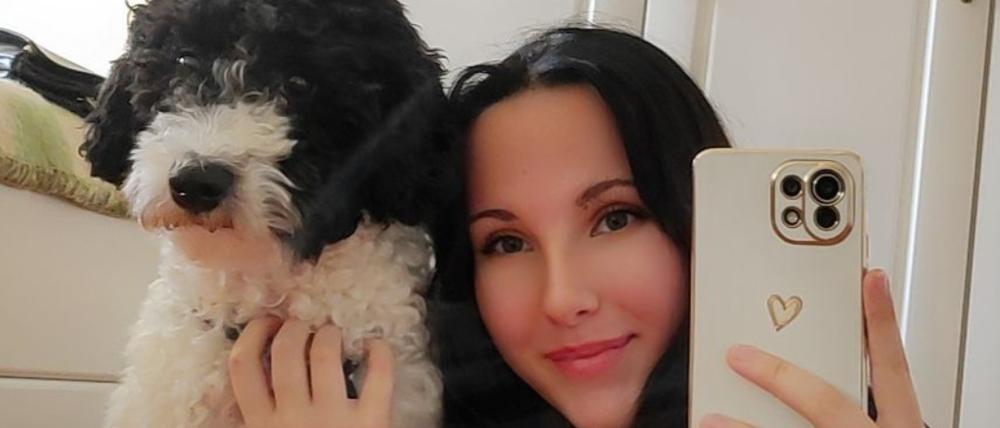 Marie-Jolie Wollradt mit Hund Benni.
