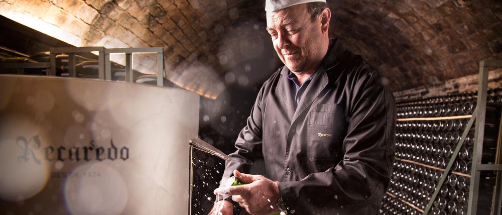 Handarbeit: Bei Recaredo entsteht lange gereifter Schaumwein.