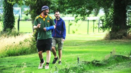 Die Treptower Knockers nahmen gegen Hilversum Cricket Club einen gebrochenen Arm in Kauf. 