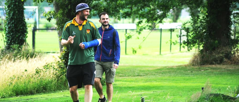 Die Treptower Knockers nahmen gegen Hilversum Cricket Club einen gebrochenen Arm in Kauf. 