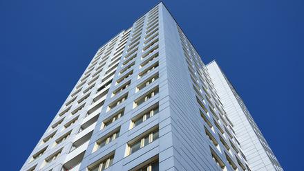 Hochhäuser sind nach Überzeugung von Berlins Bausenator Christian Gaebler kein entscheidendes Mittel gegen die Wohnungsnot in Berlin. Dieses steht am Kreuzberger Franz-Mehring-Platz.