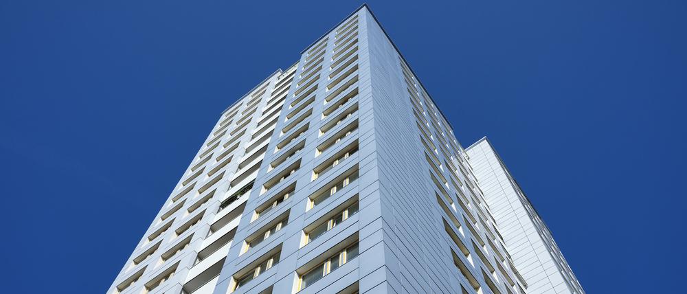Hochhäuser sind nach Überzeugung von Berlins Bausenator Christian Gaebler kein entscheidendes Mittel gegen die Wohnungsnot in Berlin. Dieses steht am Kreuzberger Franz-Mehring-Platz.