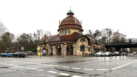 Das denkmalgeschützte Bahnhofsgebäude: Einer der schönsten Bahnhöfe in Berlin.