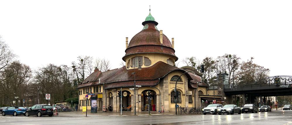 Das denkmalgeschützte Bahnhofsgebäude: Einer der schönsten Bahnhöfe in Berlin.