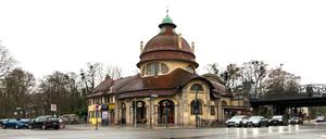 Das denkmalgeschützte Bahnhofsgebäude: Einer der schönsten Bahnhöfe in Berlin.
