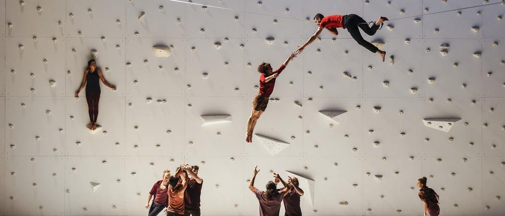 In der Steilwand. „Corps Extremes“ bei den
Berliner Festspielen.