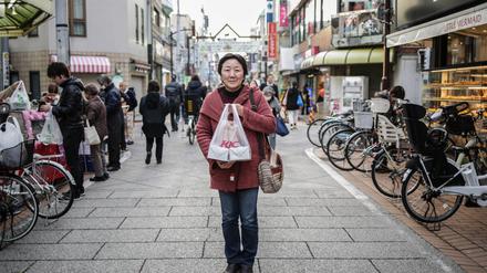 In Japan essen viele Menschen an den Weihnachtstagen frittiertes Hühnchen von Kentucky Fried Chicken.