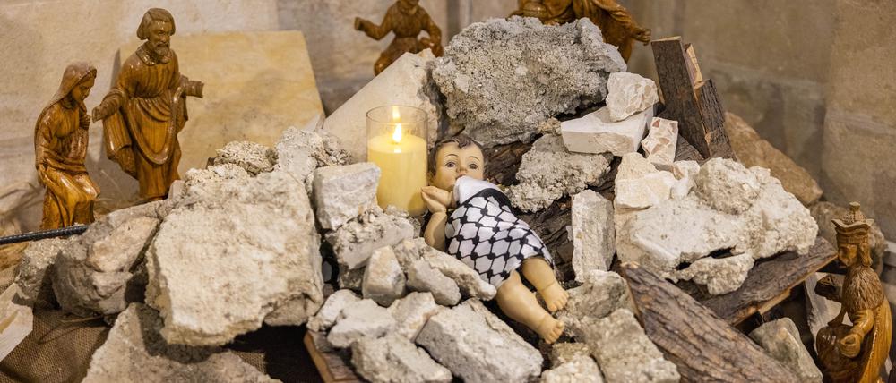 Krippenszene 2023 während des Gazakrieges in der Evangelischen Lutherischen Kirche in Bethlehem.