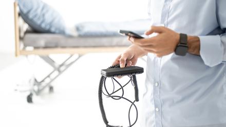 Die Sensorbox Mako liefert Daten des Patienten.
