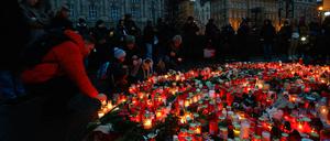 Der Platz am Prager Obstmark verwandelte sich am Freitagabend in ein Lichtermeer.
